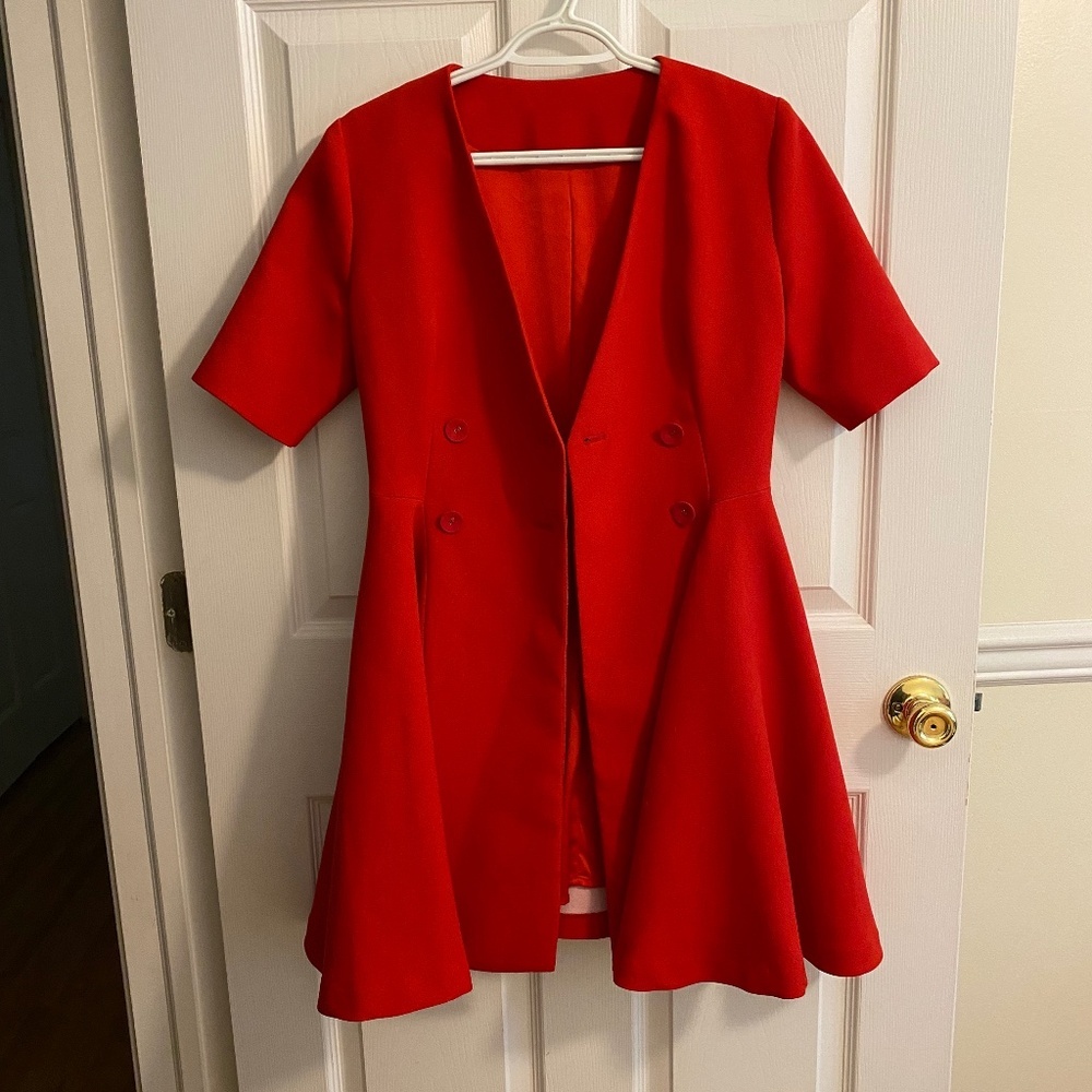 Deep Red Knee-Length Dress with Luxurious Lining and Cute Buttons